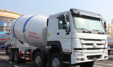 重汽豪沃18方水泥攪拌車(chē)