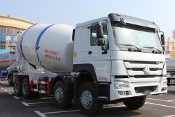 重汽豪沃18方水泥攪拌車(chē)