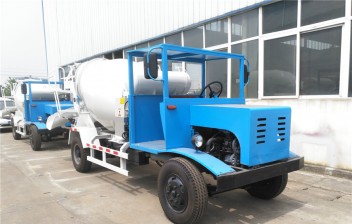 拖拉機(jī)攪拌車