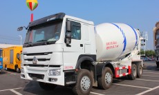 重汽豪沃18方水泥攪拌車(chē)
