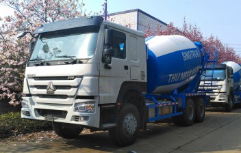 重汽豪沃12方水泥攪拌車