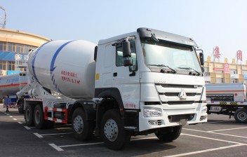 重汽豪沃16方水泥攪拌車