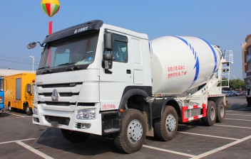 重汽豪沃18方水泥攪拌車